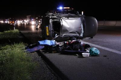 Pkw Fahrer uebersieht Fahrzeug beim Spurwechsel
